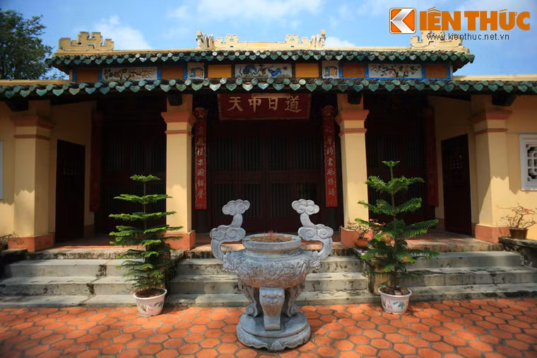 Đây là một tòa nhà mang phong cách kiến trúc thời Nguyễn.