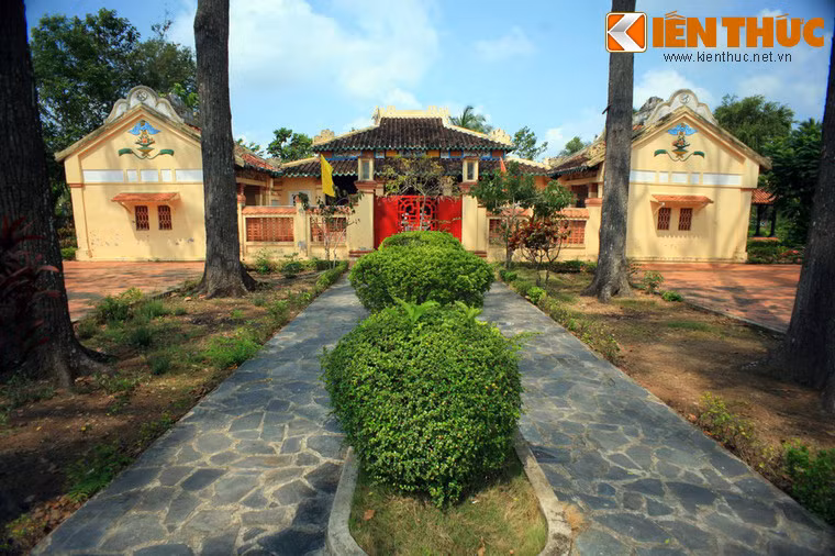 Cuối đường thần đạo là Điện Đại Thành, công trình trung tâm của Văn Thánh Miếu.