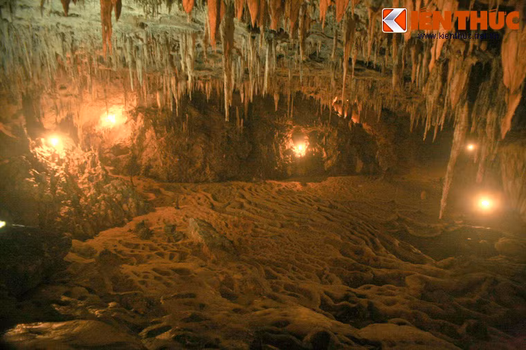 Vẻ đẹp nguyên sơ của hang động Pu Sam Cáp khiến những người ghé thăm không khỏi ngỡ ngàng.