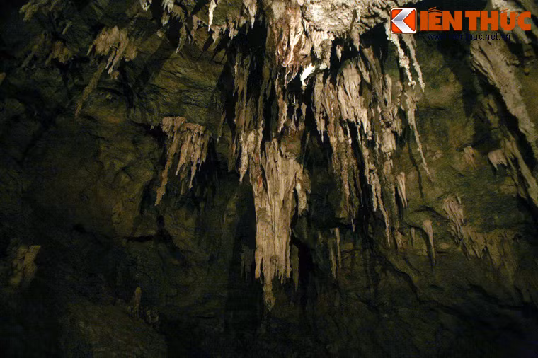 Nét đặc sắc nhất của quần thể hang động Pu Sam Cáp là hệ thống các nhũ đá và măng đá kỳ ảo.