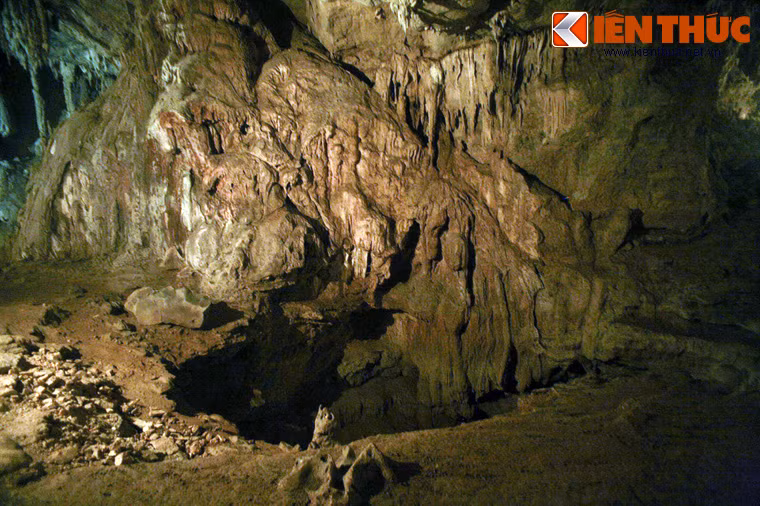 Sự tĩnh lặng tuyệt đối và bầu không khí mát lạnh khiến nơi đây như một thế giới khác.