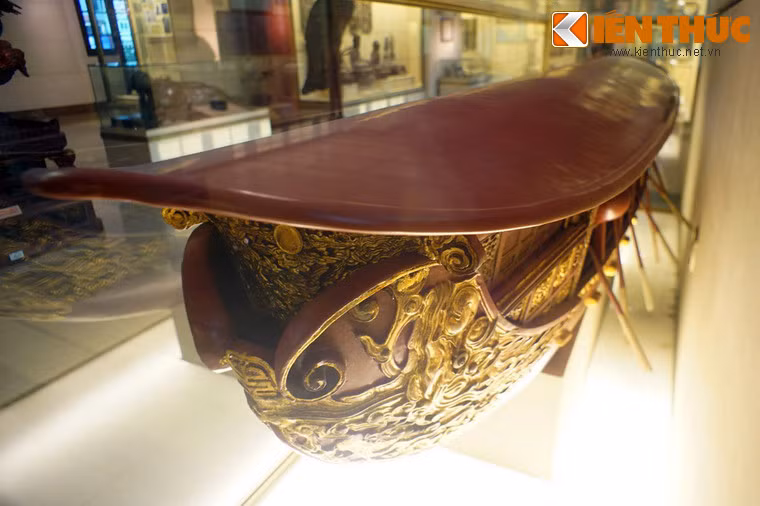 Nét đặc trưng của thuyền mông đồng là có mái gỗ dày để che tên đạn. Ở thuyền nhỏ mái được làm cong trong khi thuyền lớn có thể làm mái bằng để làm nơi binh lính đứng chiến đấu.