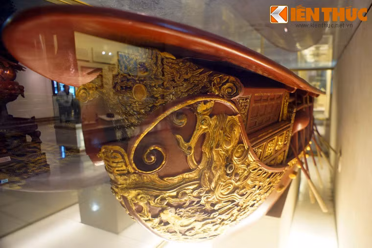 Khi tham gia chiến trận, ưu thế về tốc độ và sự linh hoạt của thuyền mông đồng phát huy tác dụng mạnh nhất khi được sử dụng với số lượng lớn để chống lại chiến thuyền hạng nặng của đối phương.