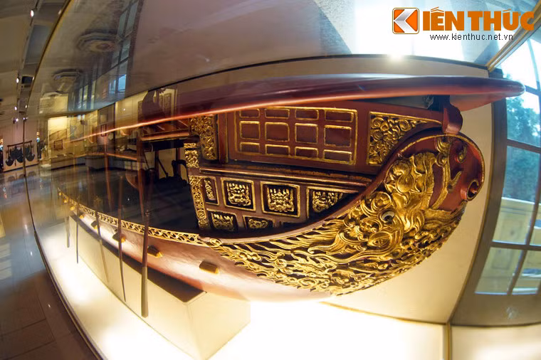 Trong trận Bạch Đằng năm 938, loại thuyền chiến Mông đồng thường có 32 tay chèo kèm theo 25 lính chiến đấu đã phát huy tác dụng rất lớn.