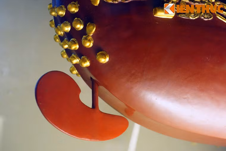 Trong "An Nam tức sự", Trần Phu của nhà Nguyên nhắc tới loại thuyền mông đồng của nước Việt với nhiều biến tấu và kích thước khác nhau. Theo Trần Phu, thuyền mông đồng ban đầu chỉ có 25 tay chèo và 23 chiến thủ, đến thời Trần đã có thuyền mông đồng hạng nặng với cả trăm tay chèo.