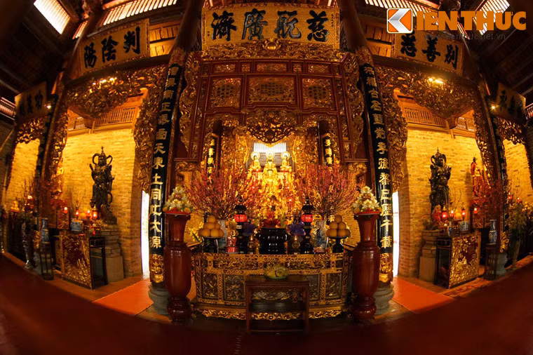 Chùa được xây dựng theo kiểu chữ công trên diện tích khoảng 3000 m2 gồm 2 tòa bái đường 5 gian, chính điện 3 gian, nhà tổ 7 gian. Phía trước là chính điện, phía sau là nhà tổ và tăng phòng, xung quanh là hành lang.