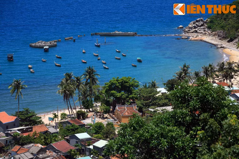 3. Nằm ở phía Đông bờ biển Cửa Đại của TP Hội An, Cù Lao Chàm là một cụm đảo nổi tiếng với vẻ đẹp hoang sơ và những nét văn hóa độc đáo hấp dẫn. Đảo lớn của quần đảo này là Hòn Lao, cũng là điểm ghé thăm chính của du khách ở Cù Lao Chàm