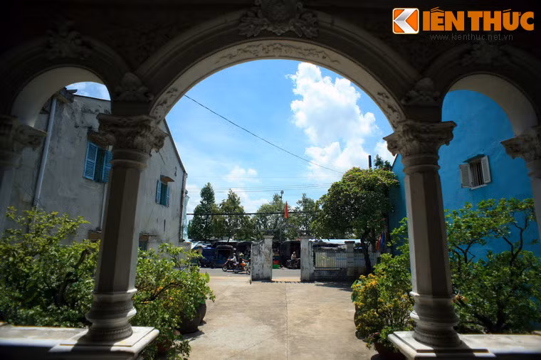 Sau khi ông Huỳnh Cẩm Thuận qua đời, người con trai út của ông là Huỳnh Thủy Lê nhận quyền thừa kế ngôi nhà.