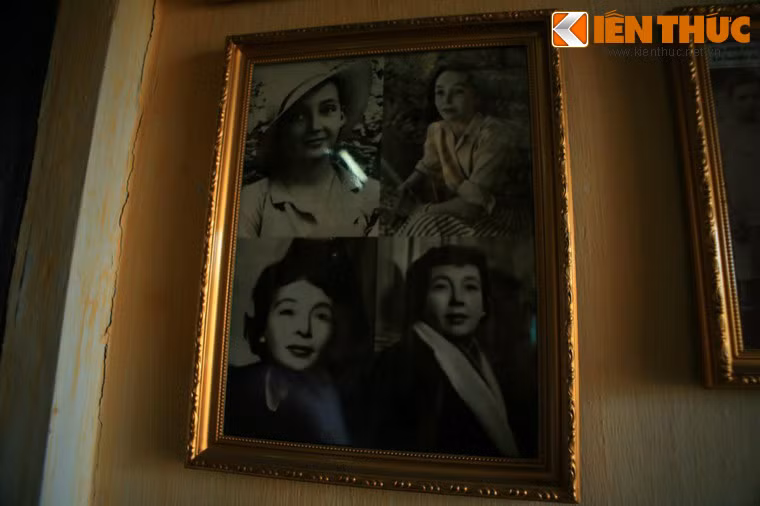 Ngoài lối kiến trúc Đông – Tây độc đáo, nhà cổ Huỳnh Thủy Lê còn gắn với một cuộc tình lãng mạn của nữ nhà văn Marguerite Duras và người tình đầu tiên của bà là ông Huỳnh Thủy Lê, khi đó là con trai chủ nhân ngôi nhà.