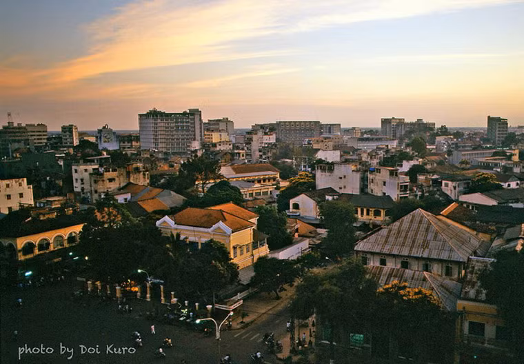 Một góc đường Nguyễn Huệ nhìn từ tầng cao của khách sạn, 1989.