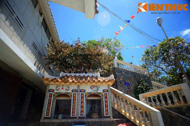 Năm 1930, ngư dân Long Hải đã dời miếu thờ lên đồi Kỳ Vân (địa điểm hiện tại). Năm 1987, Dinh Cô được xây dựng và trùng tu lớn sau khi bị hỏa hoạn. Năm 2006 - 2007, Dinh tiếp tục được trùng tu. Ngày nay, công trình có tổng diện tích trên 1.000 m2, lối kiến trúc cổ pha lẫn hiện đại.