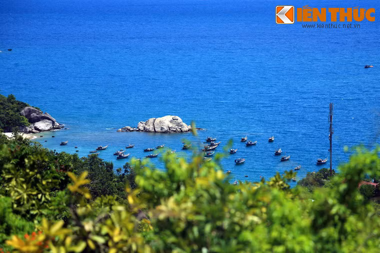 Một góc Cù Lao Chàm nhìn từ trên núi.