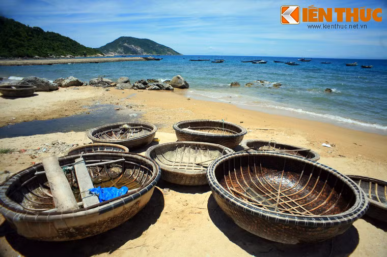 Trên bến cá bãi Hương.