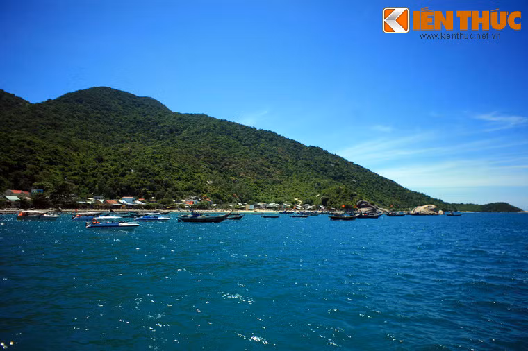 Nét bình yên của bến cá bãi Làng.