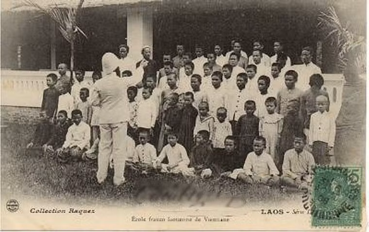 Trong một trường tiếng Pháp ở thủ đô Vientiane.