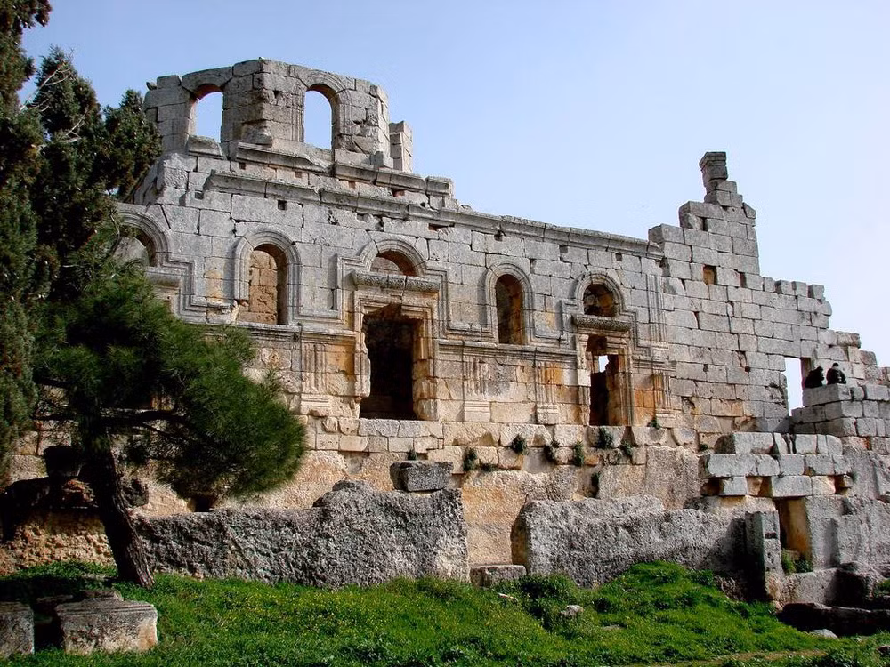 Các hài cốt được bảo quản tốt cùng rất nhiều hiện vật quý giá đã được phát hiện tại các khu vực này.