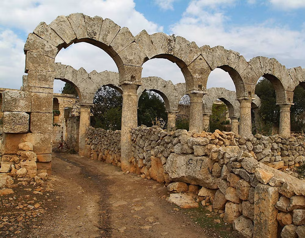 Hầu hết các khu định cư này được thành lập từ thế kỷ 1 đến thế kỷ thứ 7, thuộc về văn minh La Mã cổ đại và sau này là Byzantine.