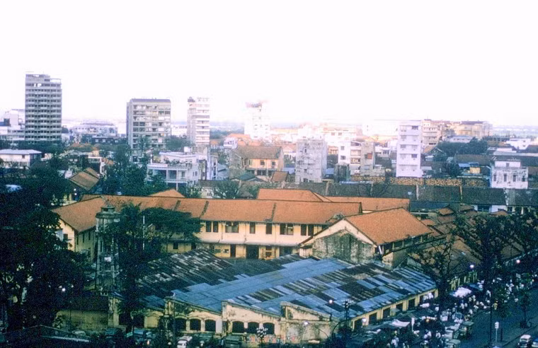 Đường Hàm Nghi nhìn từ khách sạn USAID II.