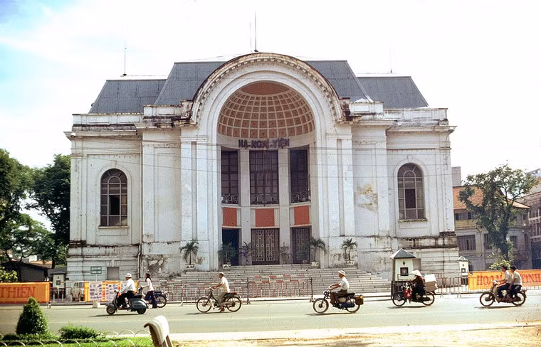 Tòa Hạ Nghị Viện (nhà hát lớn Sài Gòn).