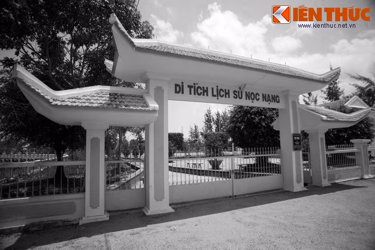  Vụ án đồng Nọc Nạn xảy ra năm 1928 tại làng Phong Thạnh, quận Giá Rai, tỉnh Bạc Liêu (nay là ấp 4, xã Phong Thạnh B, huyện Giá Rai, tỉnh Bạc Liêu) đã đi vào lịch sử Việt Nam như biểu tượng của cuộc đấu tranh và phản kháng của nông dân với chính sách hà khắc của thực dân Pháp. Ảnh: Cổng vào khu di tích lịch sử Nọc Nạn.