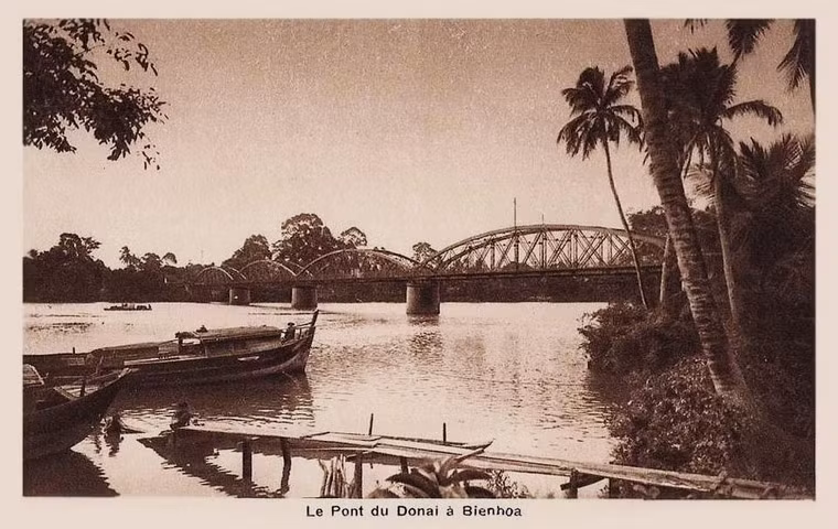 Cầu được người Pháp khởi công xây dựng vào năm 1902, chính thức được khánh thành vào ngày 14/1/1904. Ảnh: Indochine-souvenir.com