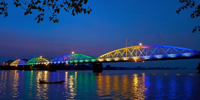 Trai qua hơn 100 năm tồn tại, cầu Ghềnh không chỉ có ý nghĩa to lớn về giao thông mà đã trở thành một biểu tượng văn hóa của mảnh đất Biên Hòa. Ảnh: Saigonphoto.net.