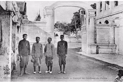 Lính gác trong cung điện.