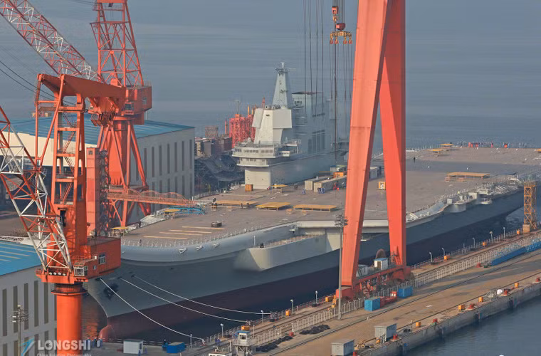 Trung Quoc hoan ha thuy tau san bay vi ly do khong ngo