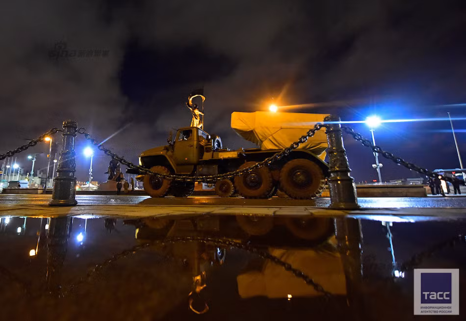 Pháo phản lực phóng loạt BM-21 Grad – mấy năm gần đây, các loại pháo phản lực không chỉ Grad mà cả loại hiện đại Smerch đã không còn được Nga đem ra duyệt binh ở Quảng trường Đỏ. Nguồn ảnh: TASS
