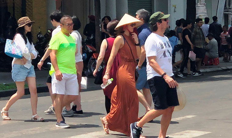 Khu trung tâm TP HCM ngày 30/4 tấp nập du khách quốc tế.