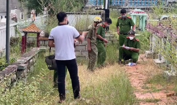 Qua rà soát, Công an Hải Phòng tìm ra nhân thân của người xấu số là ông Vũ Trọng N (SN 1937, trú tại quận Lê Chân, Hải Phòng). Lúc này, một câu hỏi đặt ra là ông N không phải người địa phương, tại sao tới tận thôn Phương Mỹ để rồi bị sát hại? Người nhà nạn nhân cho hay, do hoàn cảnh khó khăn nên ông N mua chiếc xe máy và hành nghề xe ôm. Tuy có tuổi, nhưng ông N vẫn rất chịu khó, hàng ngày, ông hay ra khu vực ngã ba Hào Khê (quận Lê Chân) để đón khách. Chiều 4/10, ông N có đón khách tại ngã ba Hào Khê sau đó đi đâu không rõ. Tối đó, ông này có gọi điện về nhà báo là ăn cơm trước, không phải đợi.(Ảnh minh họa, nguồn internet)