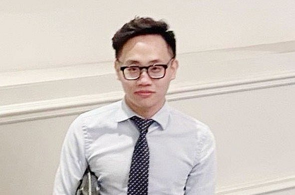 Ga trai chup anh nhay cam cua nu sinh roi ep tong tien nguoi khac