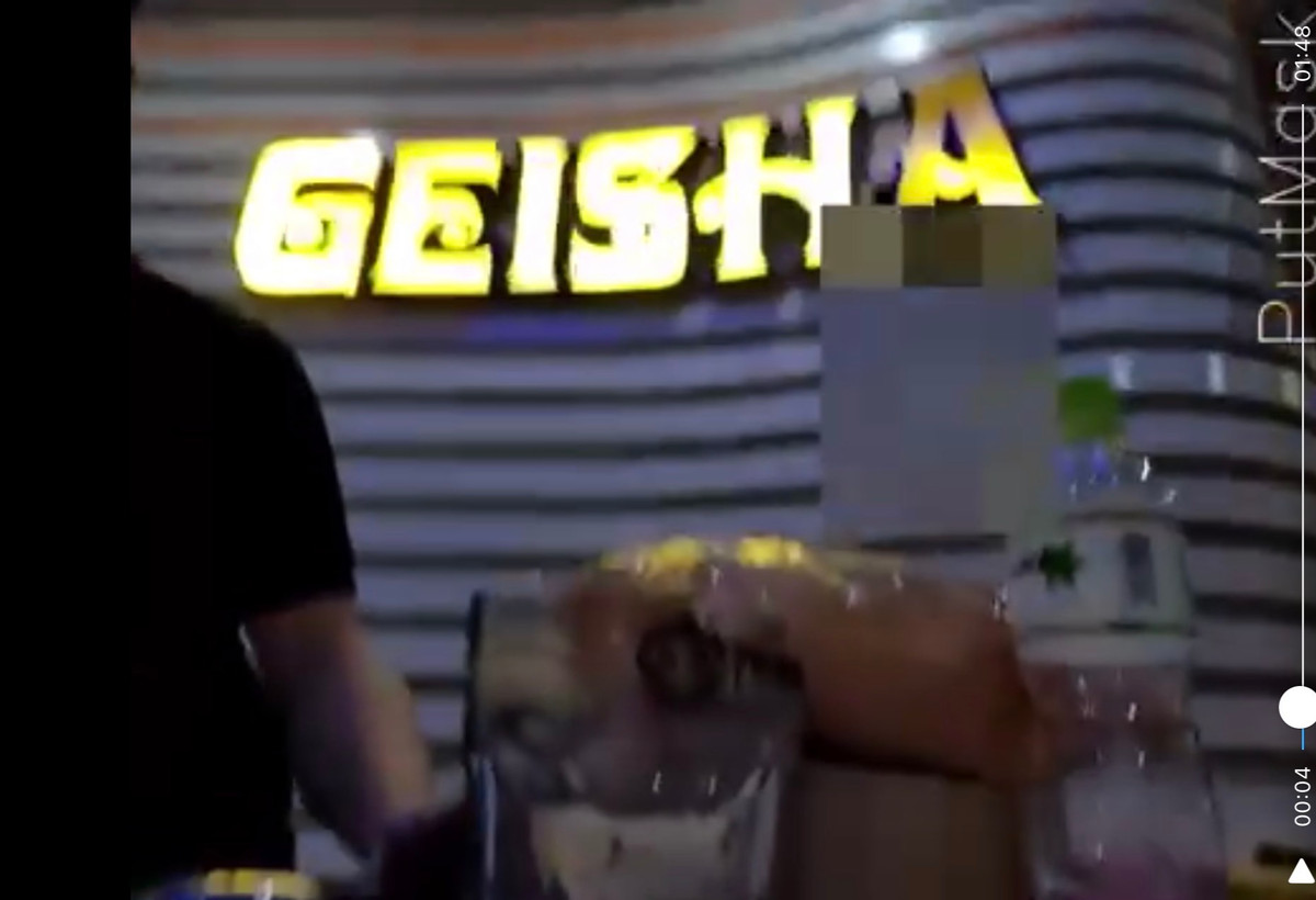 Đang làm rõ phản ánh nghi nhân viên Geisha Sauna Message khỏa thân tắm cùng khách Dang lam ro phan anh nghi nhan vien Geisha Sauna Message khoa than tam cung khach