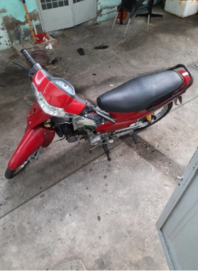 Các trinh sát bí mật tiếp cận với một vài nguồn tin, từ đây cơ quan điều tra đã thu thập được điều bất ngờ. Một người dân cho hay, thi thoảng họ có nhìn thấy Chanh đi xe máy, mặc dù gia đình này không hề có xe. Đặc biệt nhất là buổi trưa tháng 10, có người thấy hai người đàn ông đi xe máy vào nhà Chanh, tuy nhiên lúc ra lại chỉ có một. Thời điểm nhìn thấy hoàn toàn trùng khớp với khung thời gian mà anh D được cho mà mất tích. (Ảnh minh họa, nguồn internet) 