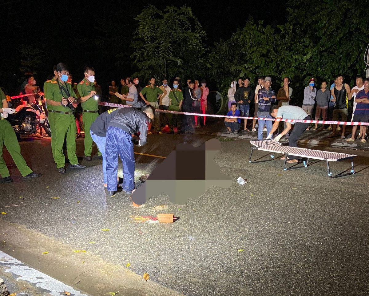 Ttong lúc vụ trọng án ở bến Tam Thương đi vào bế tắc, Ban chuyên án Công an tỉnh Quảng Ngãi bất ngờ phát hiện một vụ giết người tương tự đã xảy ra tại TP HCM trước đó cũng chưa tìm ra thủ phạm. Qua sàng lọc, Ban chuyên án nhận định, có khả năng kẻ gây ra 2 vụ án trên đều là một. Đúng lúc này, tại Vũng Tàu lại xảy một vụ án mạng mà nạn nhân cũng bị kẻ thủ ác dùng dao đâm vào các vị trí tương tự như nạn nhân tại Quảng Ngãi và TP HCM. Lập tức, một mũi trinh sát đã có mặt tại TP.Vũng Tàu, phối hợp với lực lượng Công an tại đây tập trung xác minh đối tượng... (Ảnh minh họa, nguồn internet)