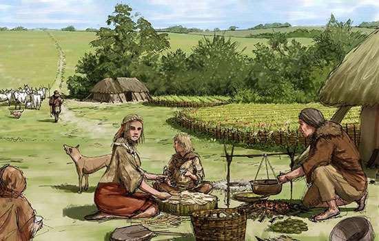 Tuy nhiên, các nhà nghiên cứu suy đoán 8 người này có thể được nhận làm con nuôi hoặc có quan hệ thân thiết với gia đình trên nên mới được chôn cất trong cùng khu mộ.