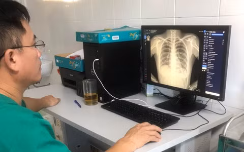 4. Ứng dụng trí tuệ nhân tạo trong phòng, chống đại dịch COVID-19. Trong năm 2021, Việt Nam ứng dụng công nghệ xử lý dữ liệu lớn và trí tuệ nhân tạo (AI), mô hình hóa hiện trạng dịch bệnh để đánh giá rủi ro, phát hiện các cụm dịch tiềm năng...