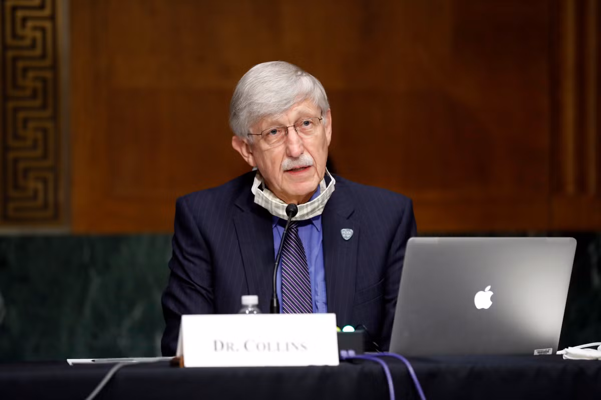 Giám đốc Francis Collins cho biết người suy giảm miễn dịch không thể đánh bại hoàn toàn được virus. Do vậy, nó sẽ tồn tại trong cơ thể họ suốt nhiều tháng. Đây sẽ là "cơ hội hoàn hảo" cho nCoV tăng đột biến khi người này bị nhiễm đồng thời nCoV và một loại virus khác.