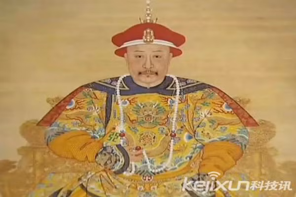 Khi ghé thăm Tử Cấm Thành ở Bắc Kinh, Trung Quốc, du khách sẽ nhận thấy 3 tòa đại điện: Thái Hòa, Trung Hòa và Bảo Hòa vô cùng tráng lệ và nguy nga. Đặc biệt, xung quanh những nơi này không có một bóng cây. Điều này xuất phát từ mệnh lệnh của hoàng đế Gia Khánh.