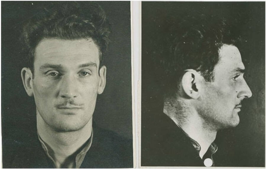 Cụ thể, vào năm 1940, Chapman đến đảo Jersey - nơi ông từng bị vào tù vì tội ăn cắp. Khi quân đội Đức chiếm đóng hòn đảo này, Cơ quan an ninh MI5 của Anh đã chiêu mộ Eddie Chapman. Kể từ đó, ông Chapman có nhiều hoạt động giúp thu thập nhiều tin tức tình báo quan trọng về phe phát xít để từ đó Anh có kế hoạch đối phó.