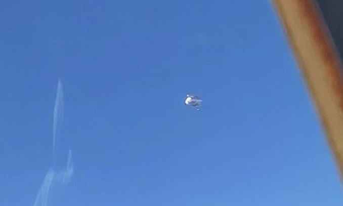 Theo các tài liệu bị rò rỉ, vào năm 2019, 6 vật thể bay không xác định nghi UFO xuất hiện phía trên 4 tàu khu trục của Mỹ. Địa điểm diễn ra vụ việc này là ở California.