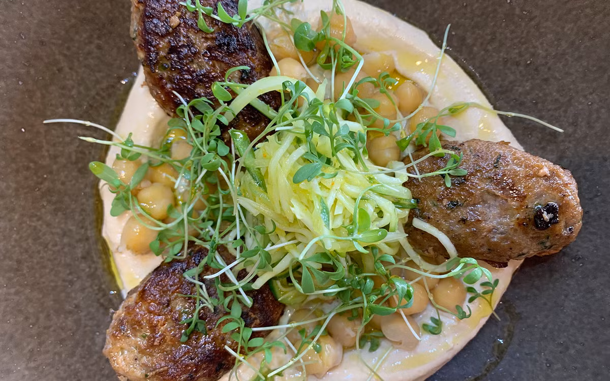 Một trong những xu hướng công nghệ được giới chuyên gia đánh giá sẽ "hot" trong năm tới là thịt mà không phải thịt (tức thịt có nguồn gốc từ thực vật). Loại thịt này được chế biến từ các loại nguyên liệu như: đậu đỏ, đậu nành, khoai tây, ngô...