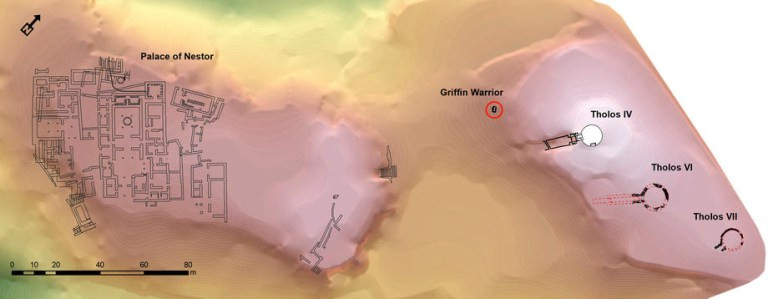 Không những vậy, ngôi mộ còn vẹn nguyên các báu vật mà không bị những kẻ trộm mộ quấy phá, cướp bóc đồ tùy táng.