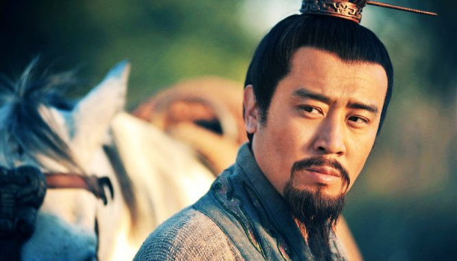 Theo một số chuyên gia, Lưu Thiện không hề ngốc ngếch, kém tài. Ông giả ngu để có thể sống bình an tới già, không bị kẻ thù tiêu diệt.