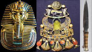 Cát trên sa mạc bị nung nóng đến khoảng 2.000 độ C dẫn đến hình thành một lượng lớn thủy tinh silic màu vàng. Nhờ đó, người ta tìm được thủy tinh độc đáo và chế tác thành viên ngọc màu xanh pha vàng hình con bọ hung đặt trong lăng mộ của pharaoh Tutankhamun.