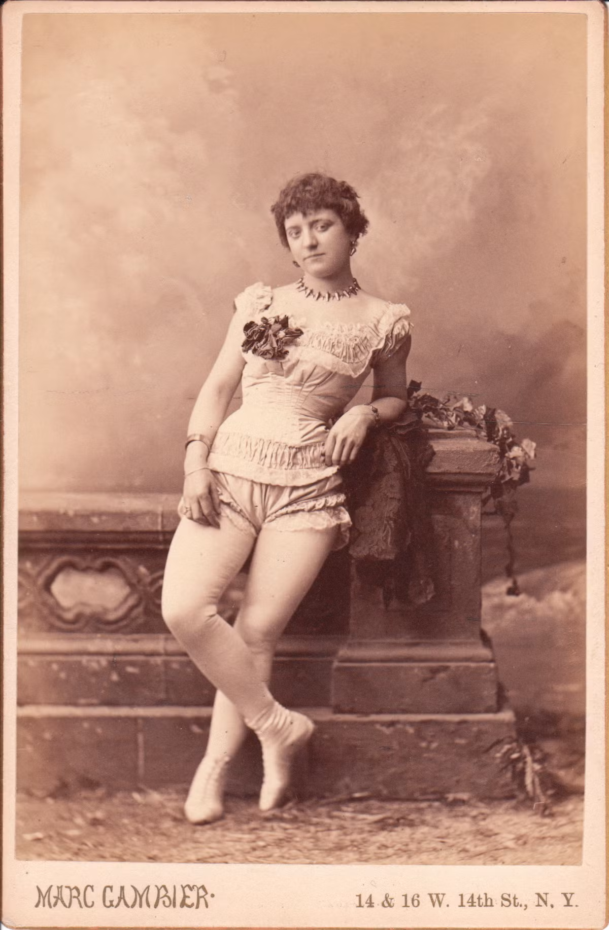 Dù vậy, Rossa vẫn gặp một số chấn thương khi biểu diễn. Điều này không cản bước bà tiếp tục theo đuổi đam mê. Về sau, bà kết hôn với nhà báo George Oscar Starr. Vợ chồng bà sáng lập nên công ty Starr Opera năm 1886. Đến năm 1937, bà qua đời tại bệnh viện Camberwell House ở Peckham.