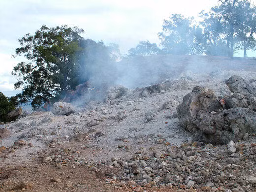 Theo thần thoại, vào thời xa xưa, người Gumaroi đến từ phía bắc dãy Liverpool đã cử một hgóm đột kích xuống phía Nam để cướp phụ nữ người Wanaruah về làm vợ.