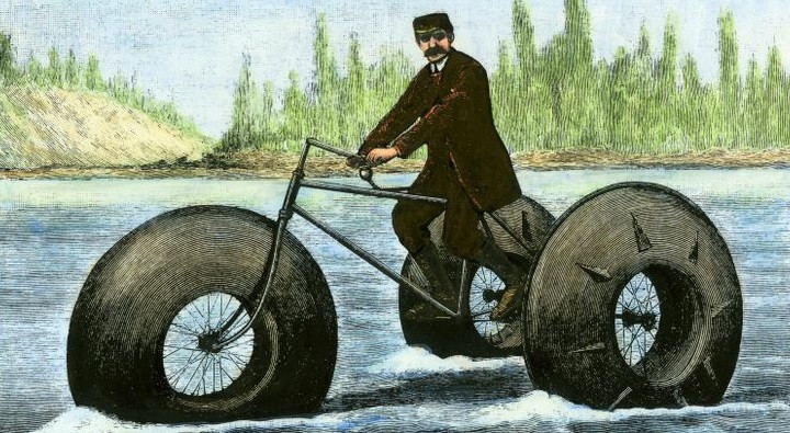 Vào năm 1891, Georg Pinkert giới thiệu tới công chúng sáng chế đỉnh cao là xe đạp nước 3 bánh Pinkert Navigating Tricycle. Với thiết kế độc đáo này, ông sử dụng những chiếc lốp xe giống bóng khí. Không những vậy, ông Georg từng thử vượt qua Eo biển Anh bằng sáng chế của mình.