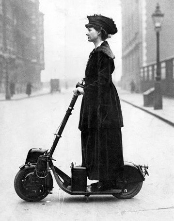 Autoped còn được gọi là xe tay ga có động được một công ty có tên Autoped ở thành phố Long Island, New York, Mỹ sản xuất từ những năm 1915 - 1922. Chiếc xe này được cấp bằng sáng chế vào năm 1916. Dù hoạt động khá hiệu quả nhưng sáng chế này không được người dân thời đó sử dụng rộng rãi.