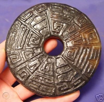 Trước thông tin này, một số người tin đó là bằng chứng người ngoài hành tinh từng đến Trái đất. Tuy nhiên, số khác cho rằng điều này khó kiểm chứng hoặc chỉ là một trò đùa. Dù vậy, nhiều chuyên gia vẫn cố gắng giải mã bí ẩn về số đĩa đá này.